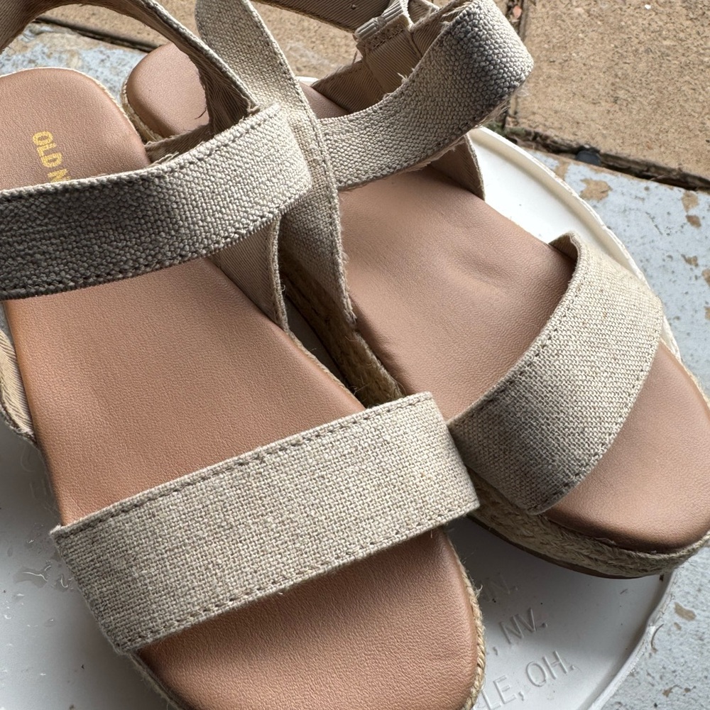 Old Navy Women's Tan Sandals
